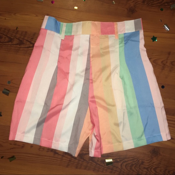 Striped causal summer shorts with button & zipper - Picture 2 of 4